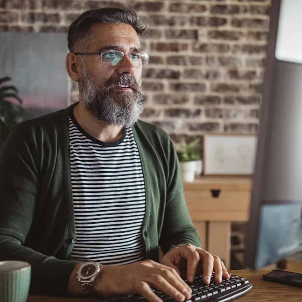 6 Strategies for Using AI to Boost Income from Your Retirement Side Hustle