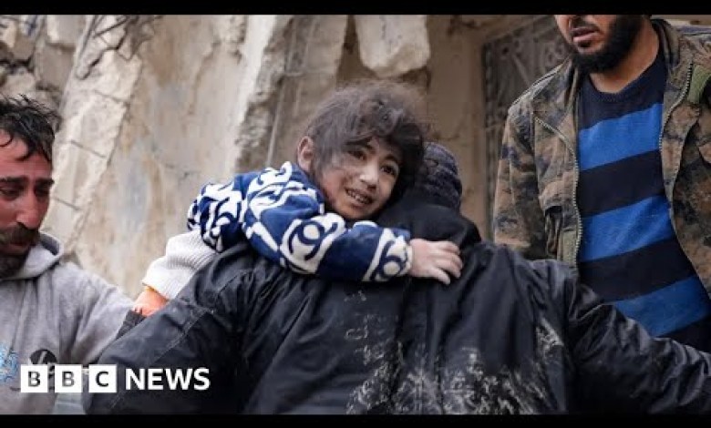„Zehntausende Tote“ bei Erdbeben-Horror in der Türkei und Syrien – BBC News „Zehntausende Tote“ bei Erdbeben-Horror in der Türkei und Syrien – BBC News