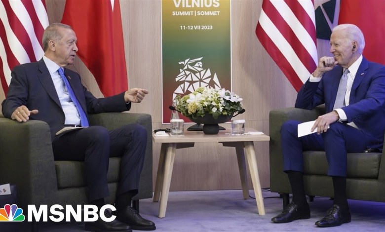 Biden trifft sich mit dem türkischen Präsidenten Erdoğan beim NATO-Gipfel in Litauen Biden trifft sich mit dem türkischen Präsidenten Erdoğan beim NATO-Gipfel in Litauen