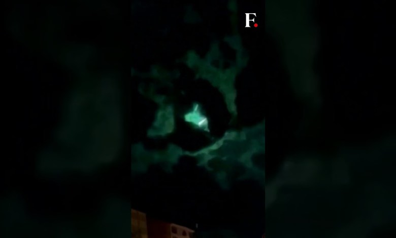 Meteor erleuchtet den Nachthimmel der Türkei | Abonnieren Sie Firstpost Meteor erleuchtet den Nachthimmel der Türkei | Abonnieren Sie Firstpost