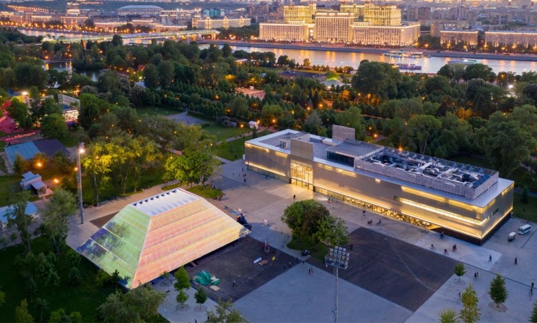 קולנוע ה-Garage Screen של SYNDICATE נחשף בפארק גורקי במוסקבה קולנוע ה-Garage Screen של SYNDICATE נחשף בפארק גורקי במוסקבה