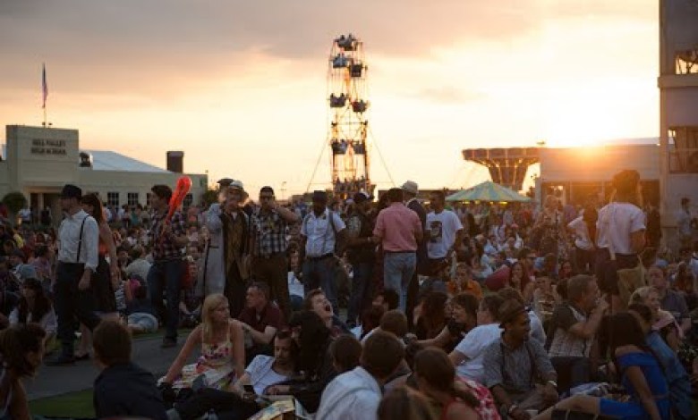 קולנוע סודי: בתוך הסט של Back To The Future קולנוע סודי: בתוך הסט של Back To The Future