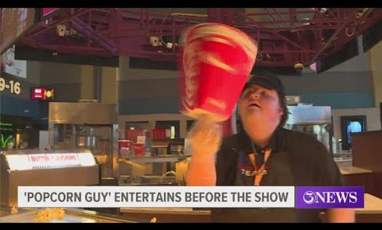 קולנוע קורפוס קריסטי 'Popcorn Guy' מציע בידור לפני האירוע המרכזי קולנוע קורפוס קריסטי 'Popcorn Guy' מציע בידור לפני האירוע המרכזי