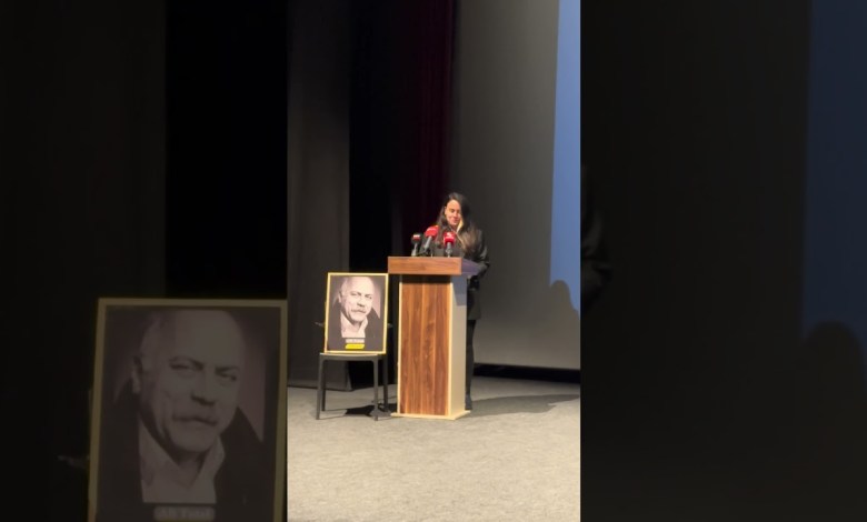 Ali Tutal’a Veda Töreninde Gözyaşları Sel Oldu: Kızı Duçem Konuşmakta Zorlandı | #magazin Ali Tutal’a Veda Töreninde Gözyaşları Sel Oldu: Kızı Duçem Konuşmakta Zorlandı | #magazin