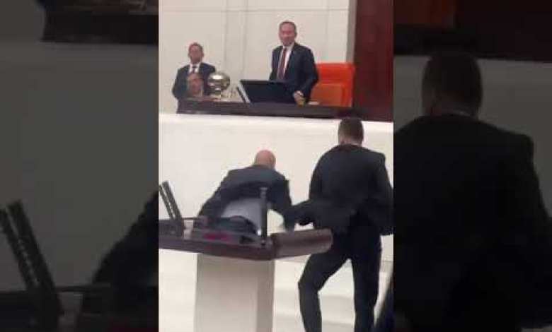 Ahmet Şık’a saldırı anı #shorts Ahmet Şık’a saldırı anı #shorts