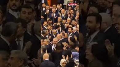 Gürlek’e Anayasa kitapçığı fırlatıldı #shorts Gürlek’e Anayasa kitapçığı fırlatıldı #shorts