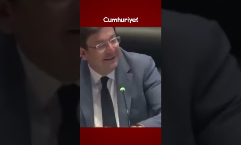 AKP’li üyenin “Türkiye bir hukuk devletidir” sözleri Çanakkale Belediye Başkanı Erkek’i güldürdü AKP’li üyenin “Türkiye bir hukuk devletidir” sözleri Çanakkale Belediye Başkanı Erkek’i güldürdü