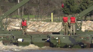 Türk Kara ve Deniz Kuvvetleri “Durgun Sulardan Geçiş Tatbikatı” İcra Etti Türk Kara ve Deniz Kuvvetleri “Durgun Sulardan Geçiş Tatbikatı” İcra Etti