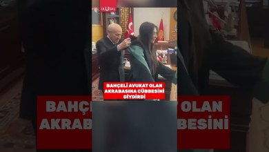 Devlet Bahçeli avukat olan akrabasına vekaletini verip cübbesini giydirdi #shorts #devletbahçeli Devlet Bahçeli avukat olan akrabasına vekaletini verip cübbesini giydirdi #shorts #devletbahçeli