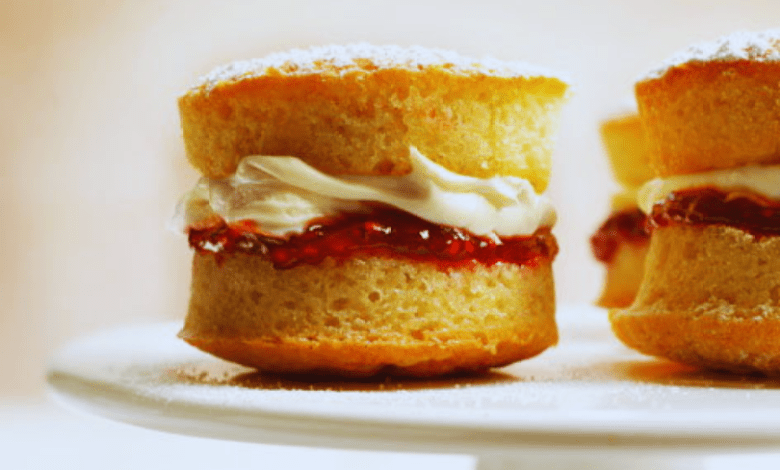 Mini Victoria Sponge Cakes Recipe Mini Victoria Sponge Cakes Recipe