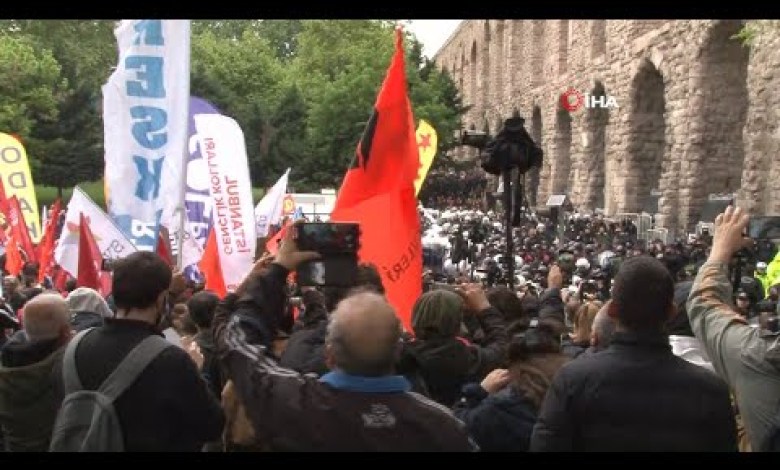 #SONDAKİKA Taksim’e çıkmak isteyenlere Polis Müdahalesi! #SONDAKİKA Taksim’e çıkmak isteyenlere Polis Müdahalesi!