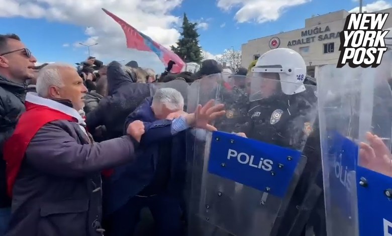Protests erupt in Turkey following the arrest of Istanbul’s mayor Protests erupt in Turkey following the arrest of Istanbul’s mayor