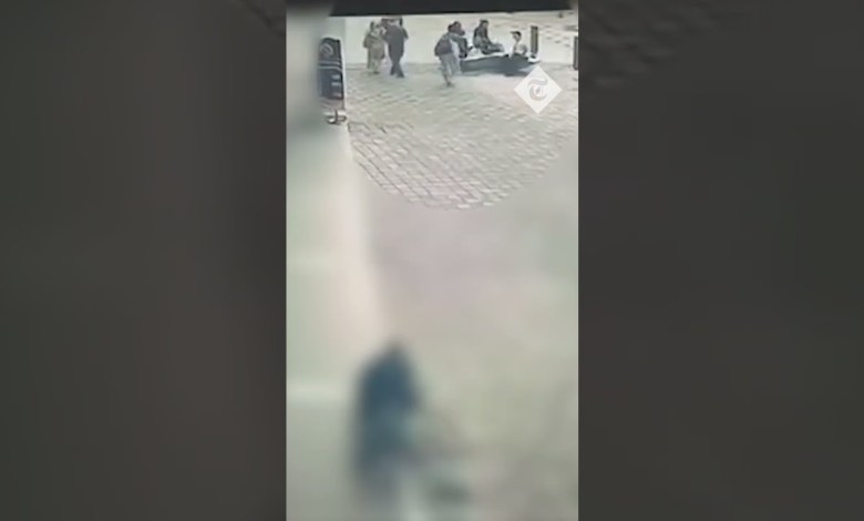 Woman falls into Kuala Lumpur sinkhole Woman falls into Kuala Lumpur sinkhole