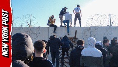 Wild Footage Shows Pro-Kurdish Protesters Storming Border Wall Into Syria Wild Footage Shows Pro-Kurdish Protesters Storming Border Wall Into Syria