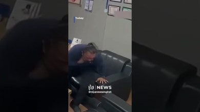 Turkish man saves himself from choking with “Heimlich Maneuver” Turkish man saves himself from choking with “Heimlich Maneuver”