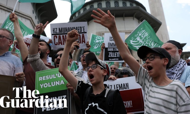 Turkish cartoonists arrested over satirical drawing allegedly depicting prophet Muhammad Turkish cartoonists arrested over satirical drawing allegedly depicting prophet Muhammad