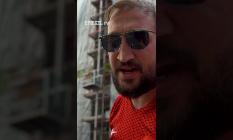 The Turkish wolf salute: Not forbidden, but… | SPIEGEL TV Shorts The Turkish wolf salute: Not forbidden, but… | SPIEGEL TV Shorts