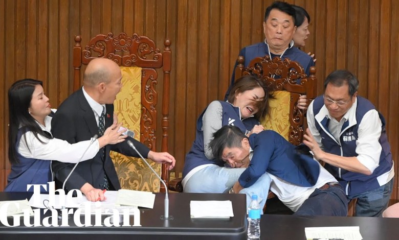 Fight breaks out in Taiwanese parliament over chamber reforms Fight breaks out in Taiwanese parliament over chamber reforms