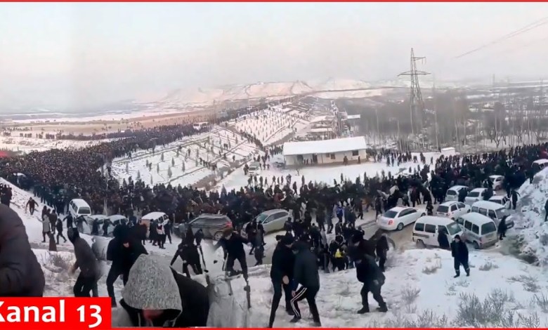 Thousands of Kurds in Turkey cross barriers, clash with police to head to Roja to defend Syria Kurds Thousands of Kurds in Turkey cross barriers, clash with police to head to Roja to defend Syria Kurds