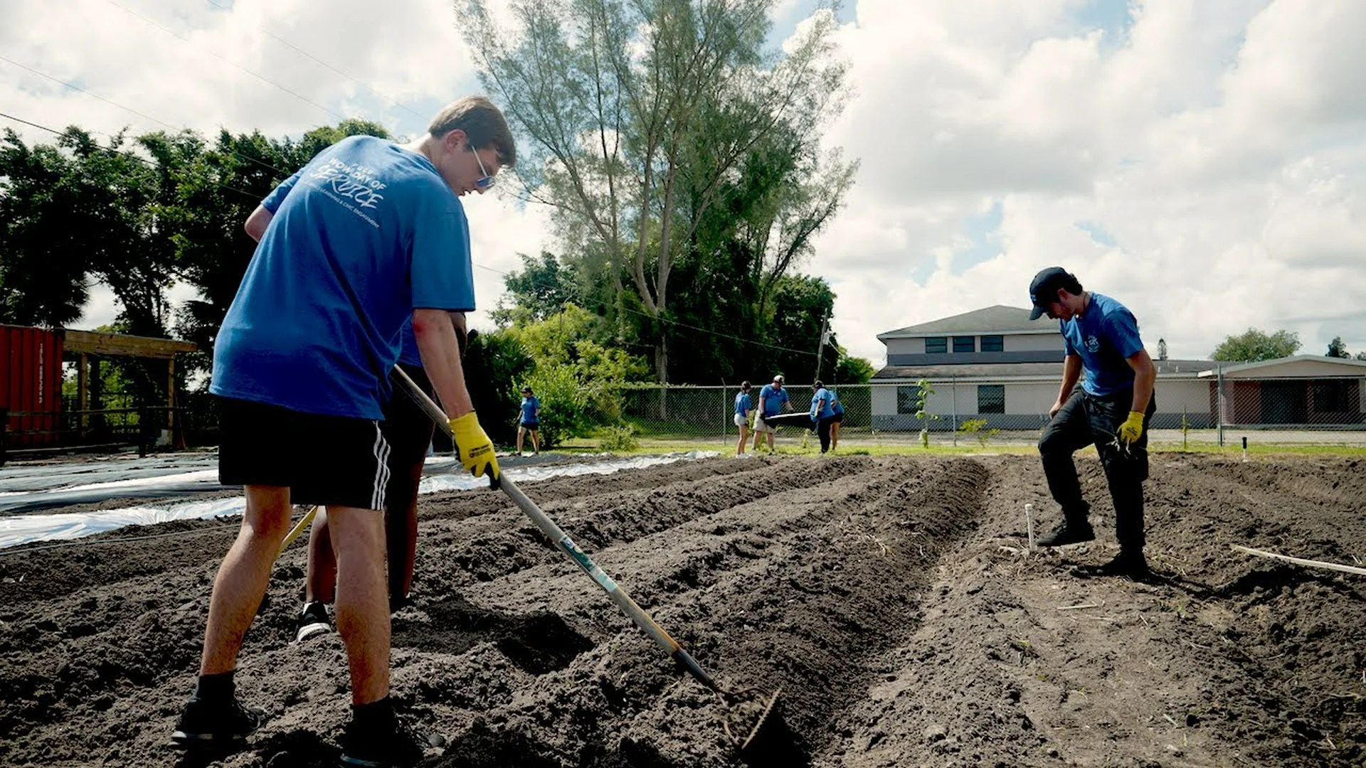 Service-Learning & Civic Engagement Service-Learning & Civic Engagement