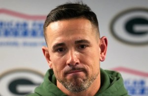 मैट लाफ्लूर का कहना है कि वह पैकर्स कोच के रूप में वापसी करना चाहते हैं। चूँकि उसके भविष्य पर सवाल मंडरा रहे हैं, क्या निर्णय उसका होगा?