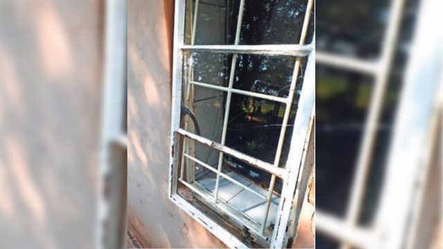 Attackers broke through burglar bars to gain access to the kitchen. Attackers broke through burglar bars to gain access to the kitchen.