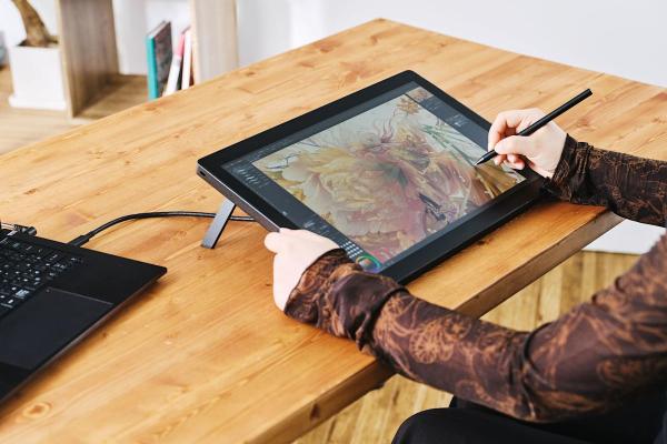 WACOM debuts three new silver cintiq shown in slimmer designs and pro pen 3 support WACOM debuts three new silver cintiq shown in slimmer designs and pro pen 3 support
