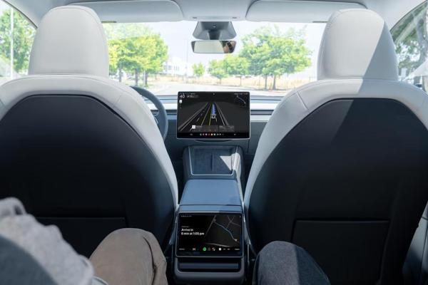 The first Robotexi of Tesla Rockaxi has already run some blasts The first Robotexi of Tesla Rockaxi has already run some blasts