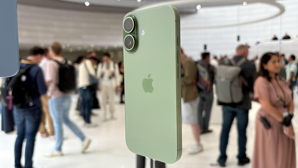 Apple iPhone 17 hands-on: No Plus, no problem Apple iPhone 17 hands-on: No Plus, no problem