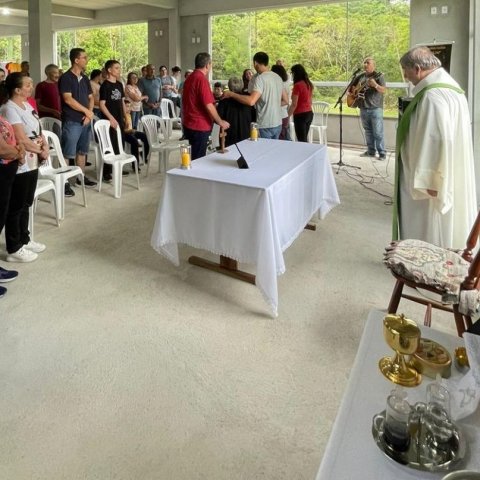 Comunidade celebra 25 anos de vivência no Carisma do Amor Abbá Pai Comunidade celebra 25 anos de vivência no Carisma do Amor Abbá Pai
