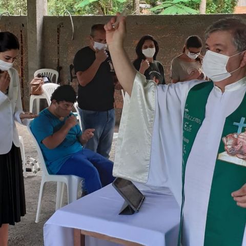 Leigos consagrados renovam votos em primeira missa na Morada da Misericórdia Leigos consagrados renovam votos em primeira missa na Morada da Misericórdia
