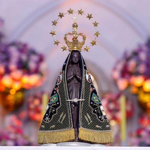 Fé e devoção marcam celebrações em honra a Nossa Senhora Aparecida Fé e devoção marcam celebrações em honra a Nossa Senhora Aparecida