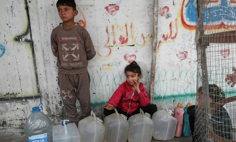 Clean water in Gaza becomes increasingly scarce amid Israel's ongoing total lockdown Clean water in Gaza becomes increasingly scarce amid Israel's ongoing total lockdown