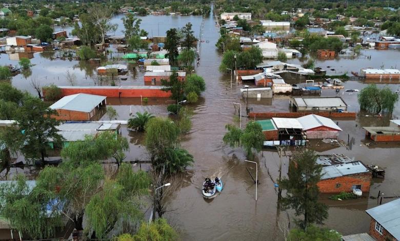 Heavy rains flood the Argentine expressway, causing evacuation Heavy rains flood the Argentine expressway, causing evacuation