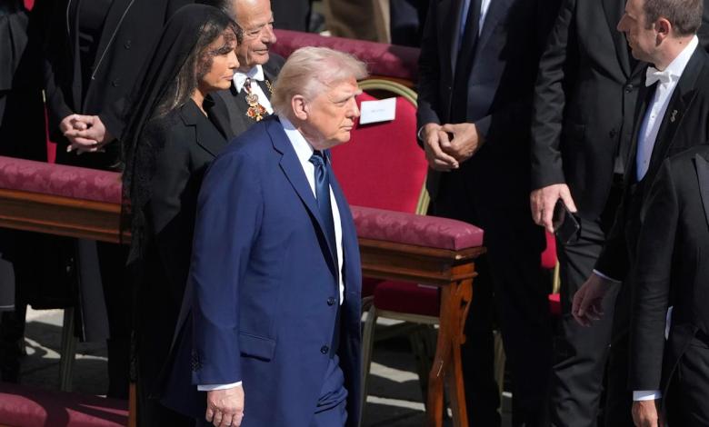 Trump pays tribute to the pope Trump pays tribute to the pope