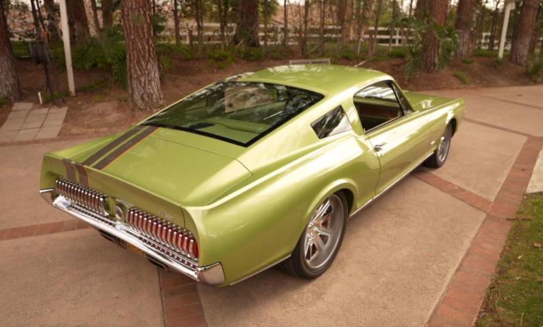 1968 Mercury Cougar features a unique fast back design 1968 Mercury Cougar features a unique fast back design