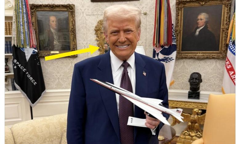 People magnified this photo of Donald Trump and found a, well, horrible surprise People magnified this photo of Donald Trump and found a, well, horrible surprise