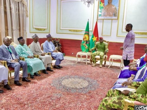 Le Capitaine Ibrahim Traoré reçoit les Ministres chargés des Affaires étrangères de l’AES Le Capitaine Ibrahim Traoré reçoit les Ministres chargés des Affaires étrangères de l’AES