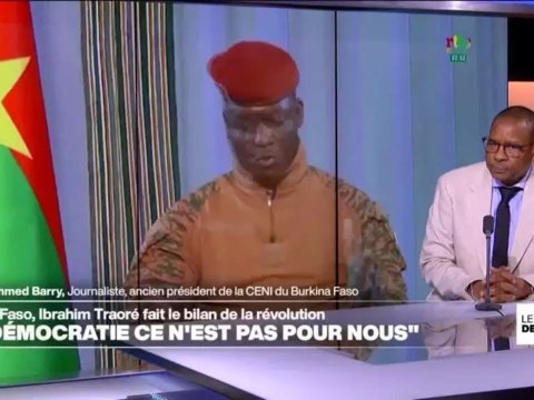 Burkina Faso : un an de révolution de Traoré, analyse de Newton Ahmed Barry • FRANCE 24 Burkina Faso : un an de révolution de Traoré, analyse de Newton Ahmed Barry • FRANCE 24