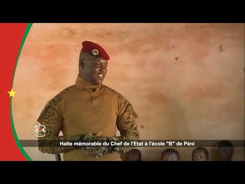 Le Capitaine Ibrahim TRAORE, enseignant d’une matinée à l’Ecole « B » de Péni Le Capitaine Ibrahim TRAORE, enseignant d’une matinée à l’Ecole « B » de Péni