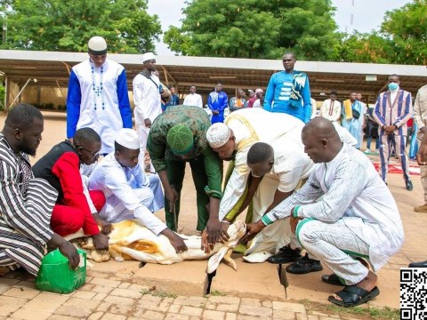 Tabaski 2025 : Le Président du Faso communie avec les soldats Tabaski 2025 : Le Président du Faso communie avec les soldats