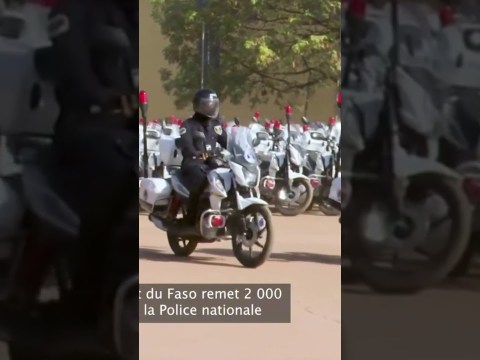 Sécurité: le Président Ibrahim Traoré remet 2000 motos à la Police nationale Sécurité: le Président Ibrahim Traoré remet 2000 motos à la Police nationale