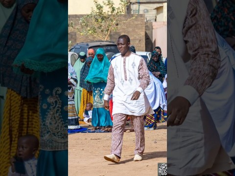Le Capitaine Ibrahim Traoré a effectué la prière de Ramadan dans un quartier de Ouagadougou Le Capitaine Ibrahim Traoré a effectué la prière de Ramadan dans un quartier de Ouagadougou