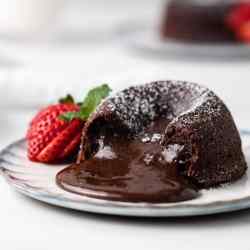 Resep Lava Cake: Nikmati Lelehan Cokelat yang Menggoda Resep Lava Cake: Nikmati Lelehan Cokelat yang Menggoda