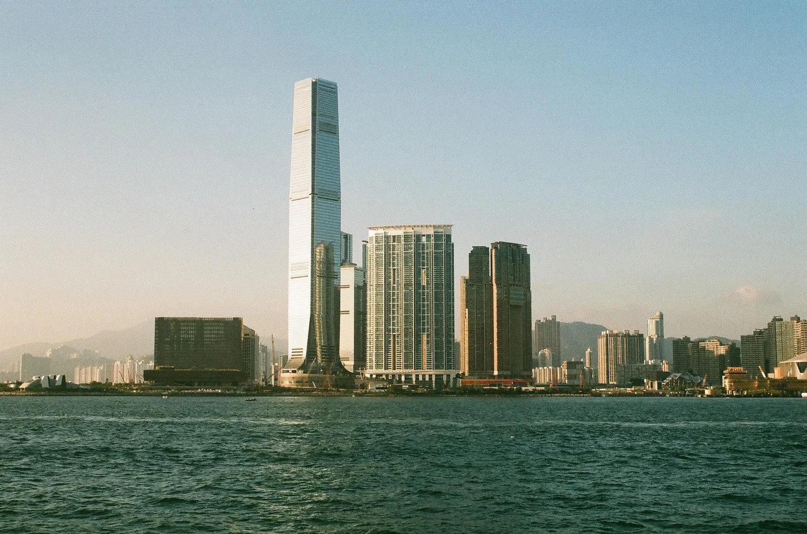 香港電子產品哪裡買便宜全攻略2026|從預算規劃到拍照角度都有 香港電子產品哪裡買便宜全攻略2026|從預算規劃到拍照角度都有