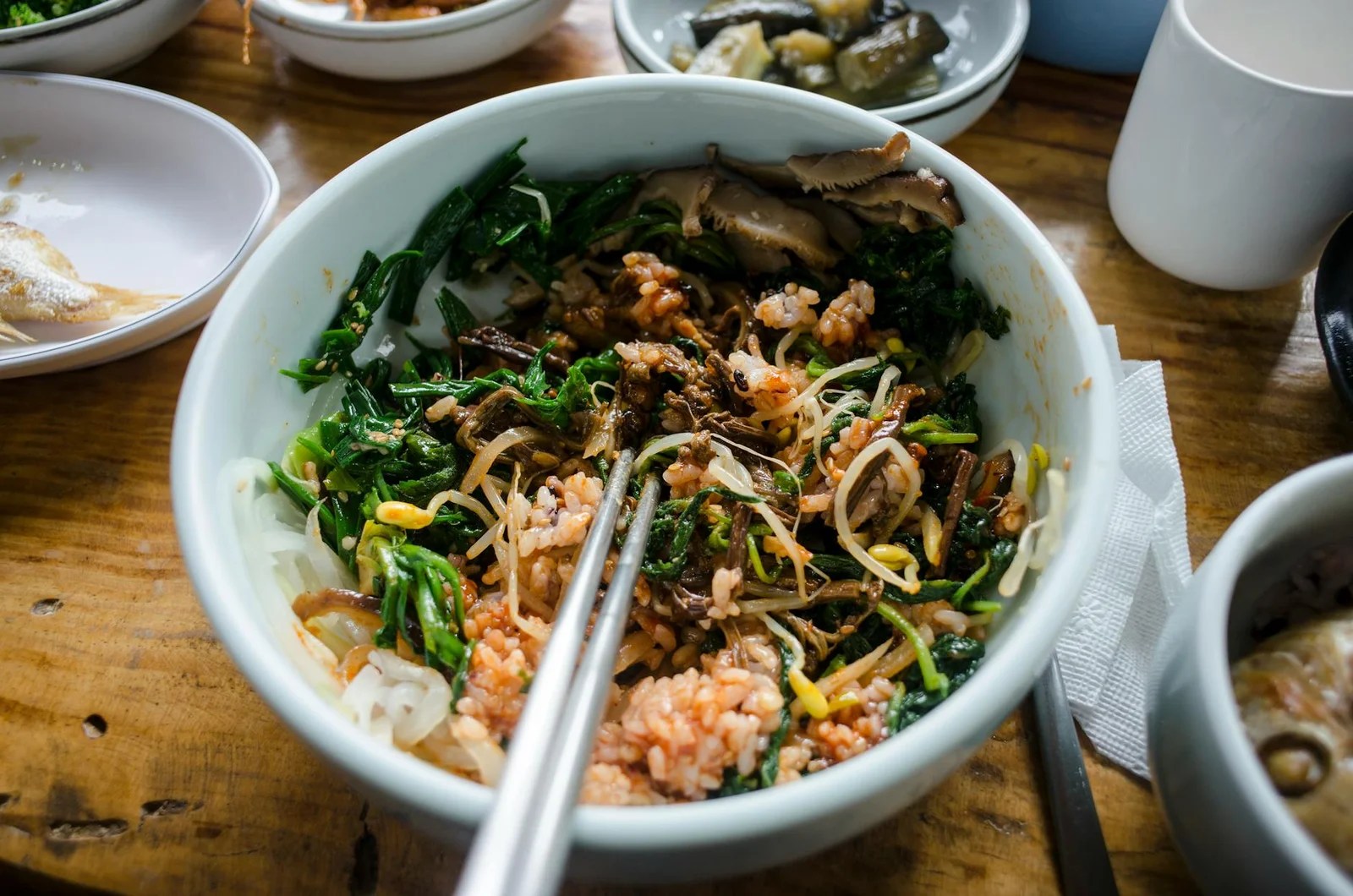 弘大必吃美食推薦2026|豬腳烤腸醬蟹完整清單 弘大必吃美食推薦2026|豬腳烤腸醬蟹完整清單