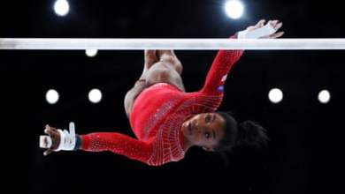 يأتي بايلز في المركز الخامس في نهائيات الحانة لكن القبعات الذهبية الشاملة تعود بشكل مذهل |  سيمون بايلز يأتي بايلز في المركز الخامس في نهائيات الحانة لكن القبعات الذهبية الشاملة تعود بشكل مذهل |  سيمون بايلز