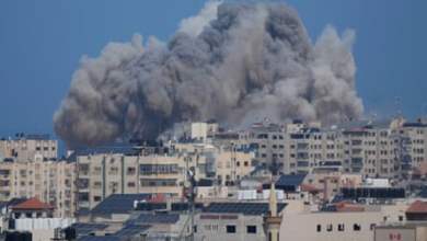 “المباني الآن رماد”: لا يوجد مكان آمن من القنابل الإسرائيلية في غزة | غزة “المباني الآن رماد”: لا يوجد مكان آمن من القنابل الإسرائيلية في غزة | غزة