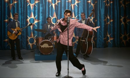 أحذية من جلد الغزال الحقيقي: هل بريسيلا أو إلفيس أكثر دقة؟  |  أفلام أحذية من جلد الغزال الحقيقي: هل بريسيلا أو إلفيس أكثر دقة؟  |  أفلام