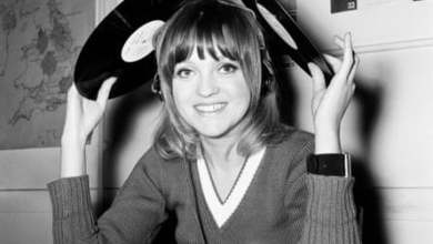 وفاة آني نايتنجيل: أول منسقة أغاني وبطلة للموسيقى الجديدة على راديو 1 عن عمر يناهز 83 عامًا |  موسيقى وفاة آني نايتنجيل: أول منسقة أغاني وبطلة للموسيقى الجديدة على راديو 1 عن عمر يناهز 83 عامًا |  موسيقى